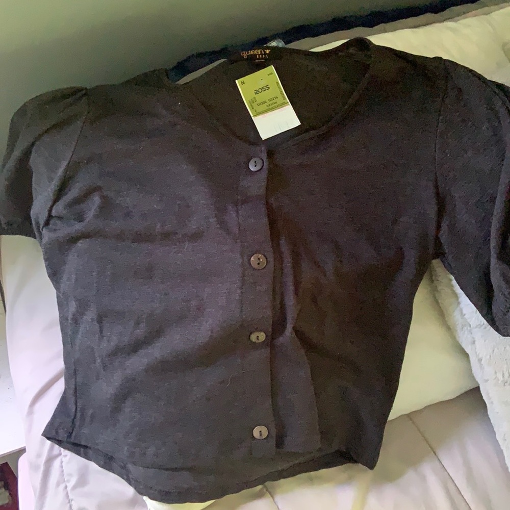 Grey button shirt w ruffle sleeves.